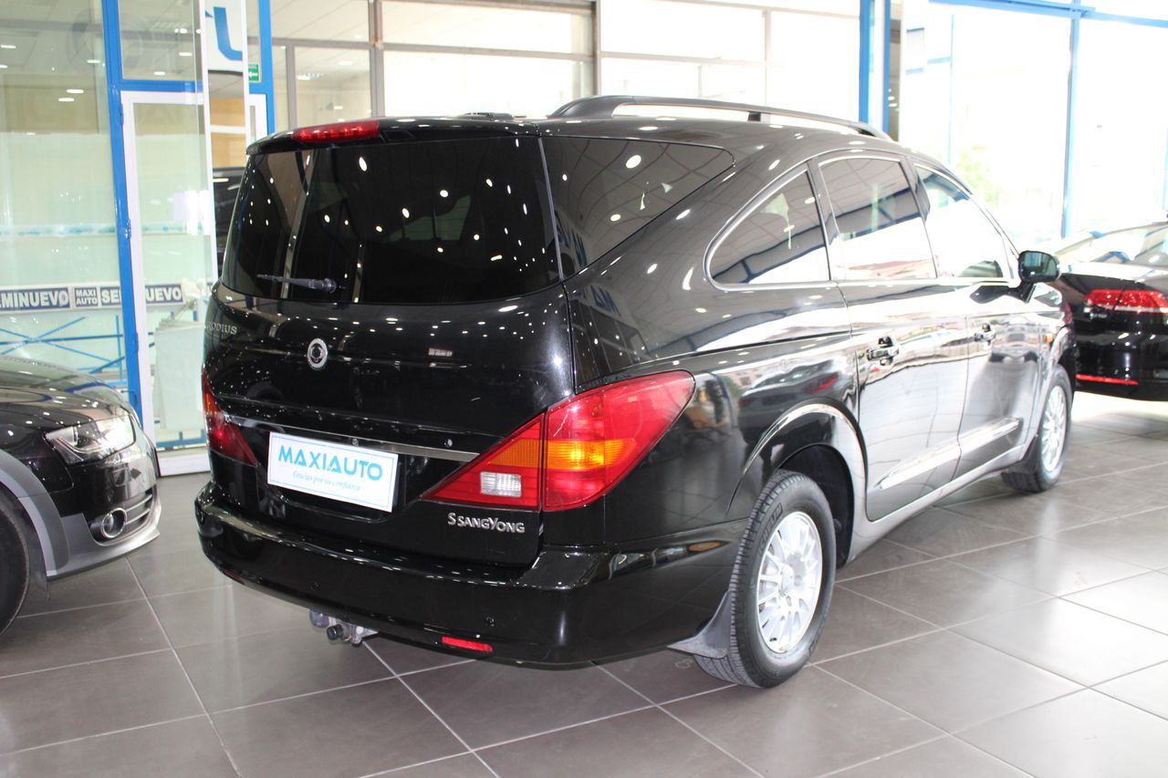 Foto SsangYong Rodius 4