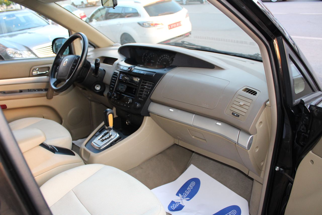 Foto SsangYong Rodius 13