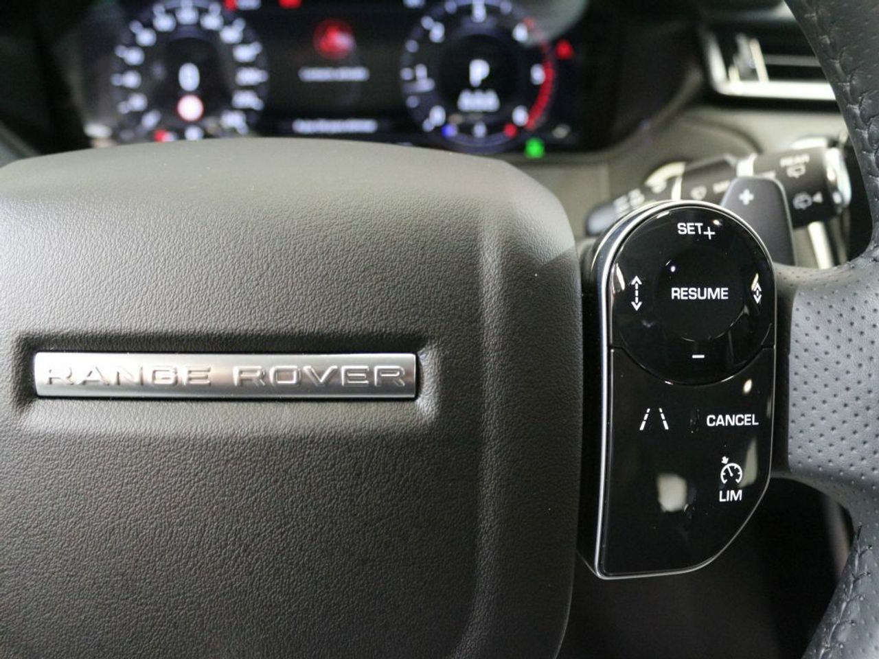 Foto Land-Rover Range Rover Velar 23