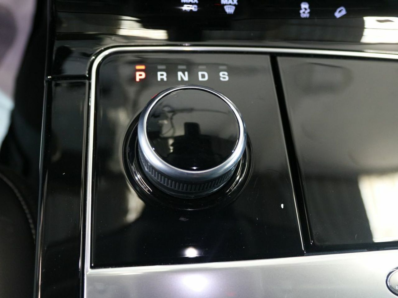 Foto Land-Rover Range Rover Velar 34