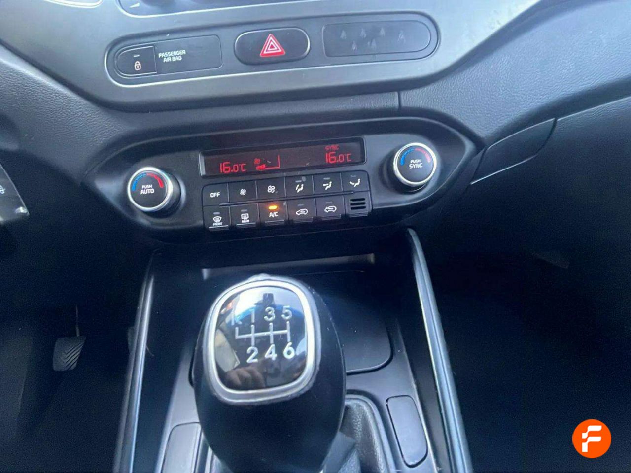 Foto Kia Carens 24
