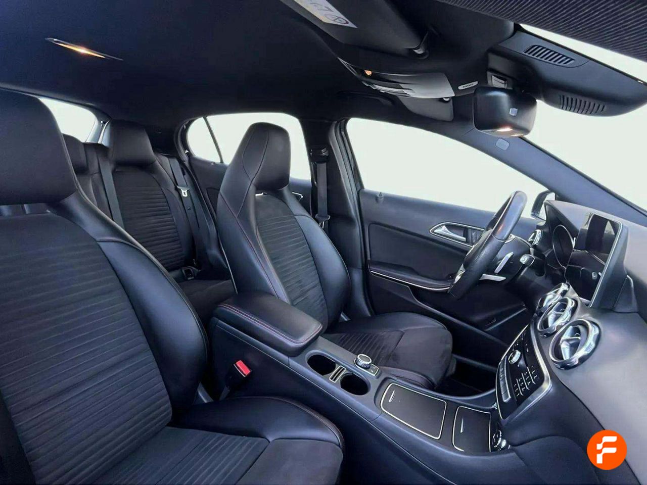 Foto Mercedes-Benz Clase GLA 12