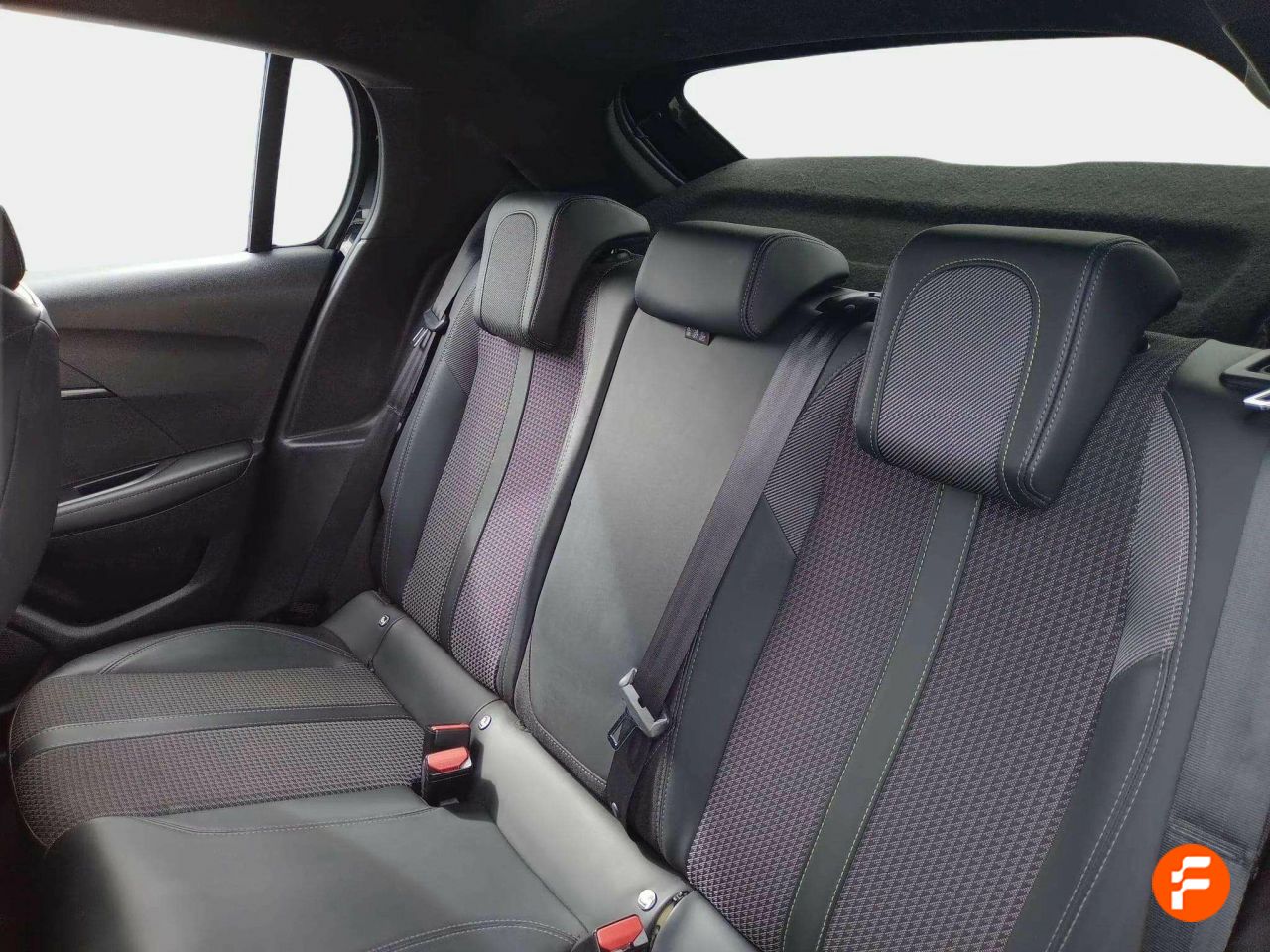 Foto Peugeot 208 11