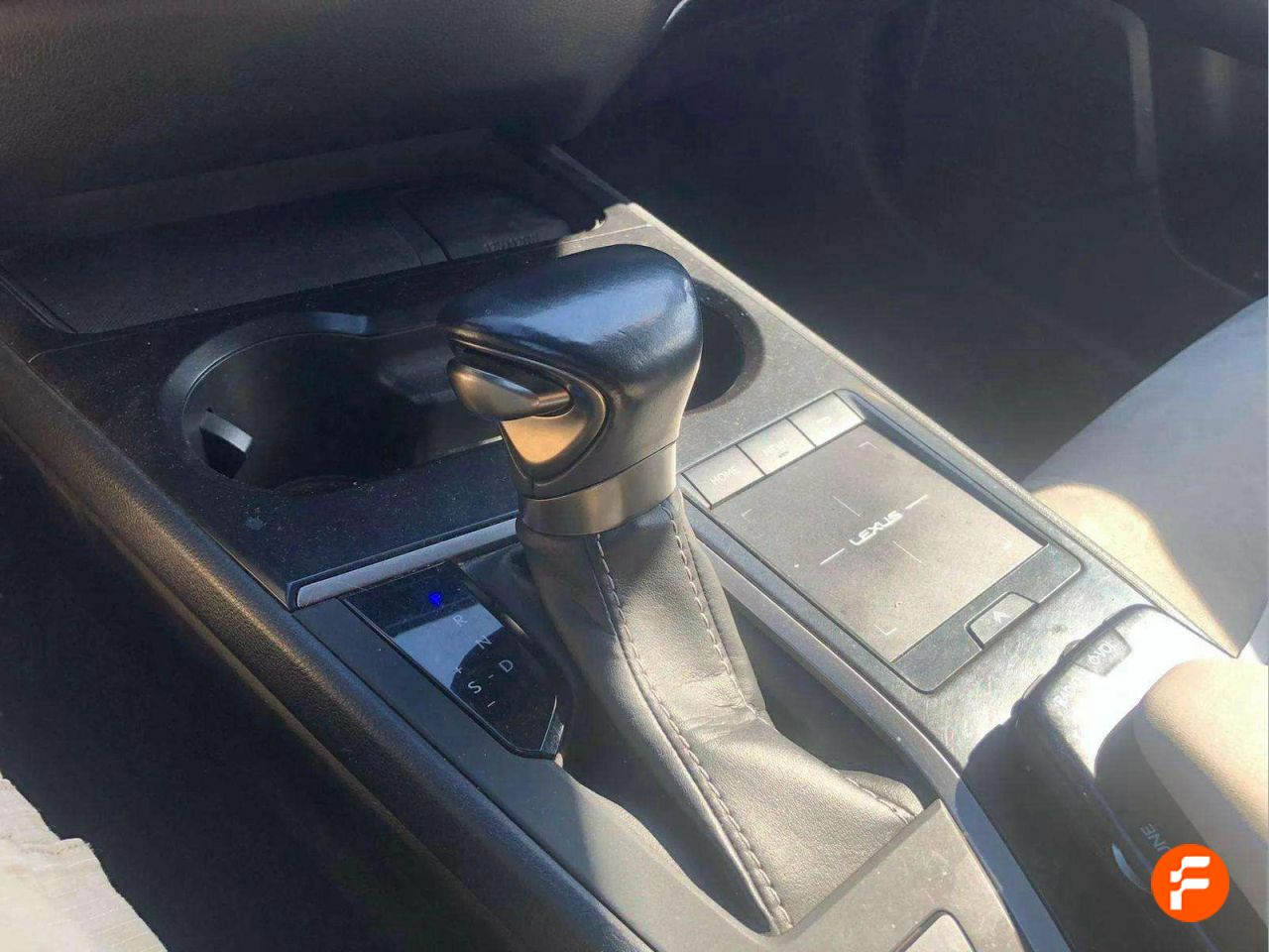 Foto Lexus UX 16