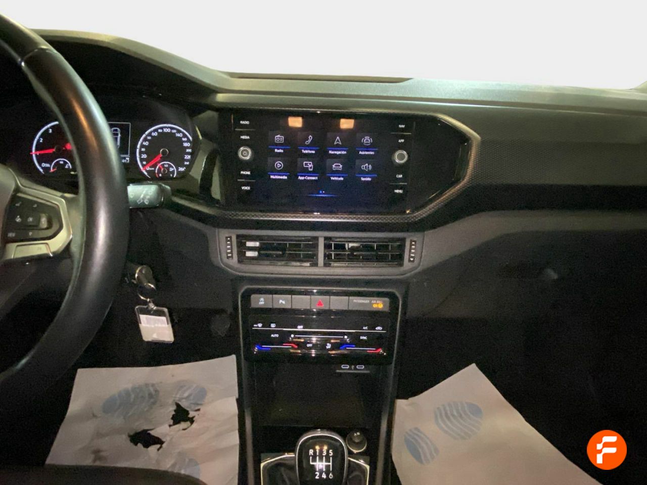 Foto Volkswagen T-Cross 11