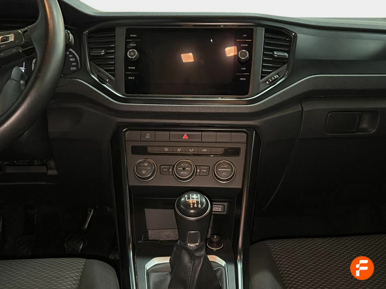 Foto Volkswagen T-Roc 13