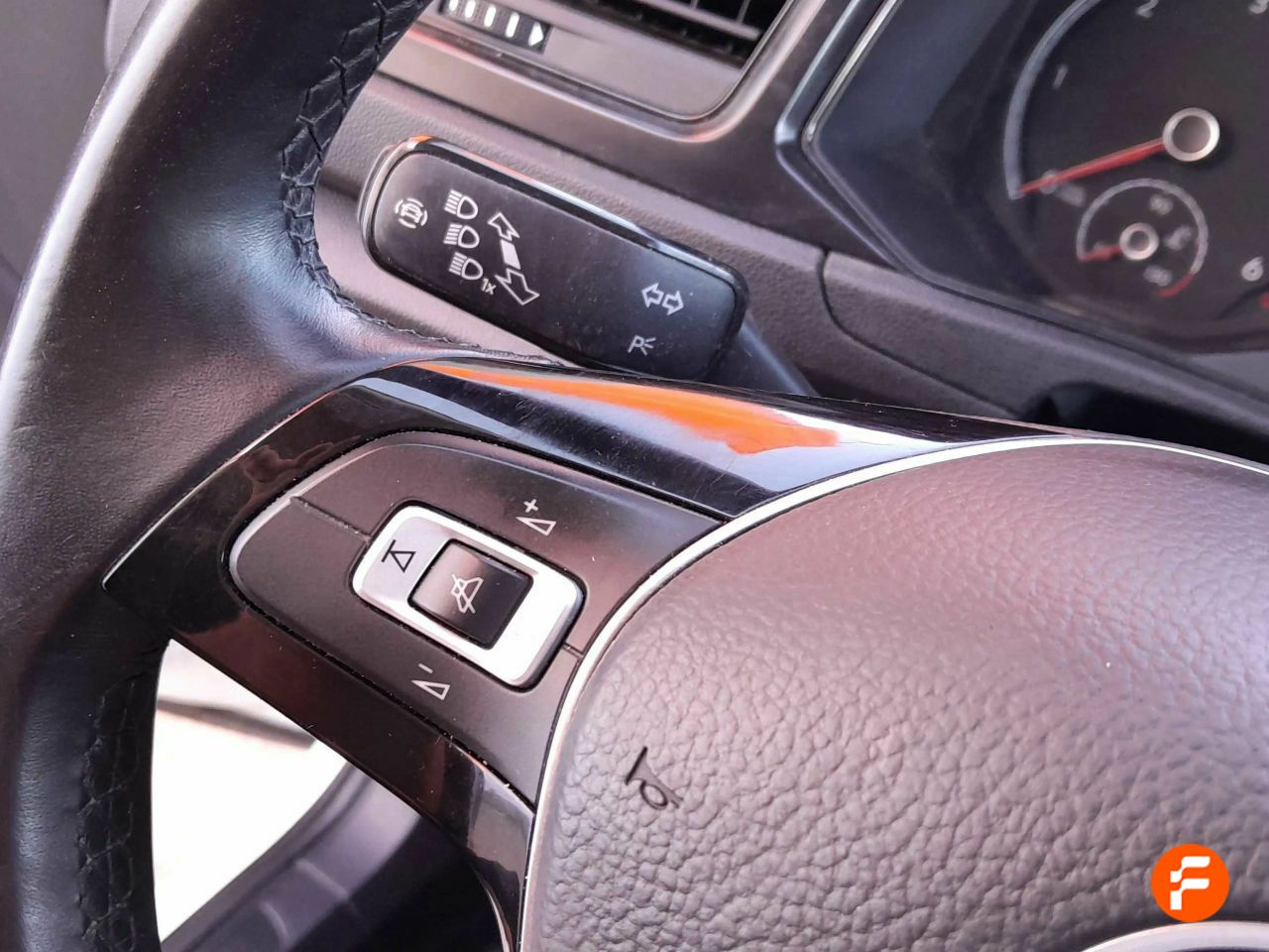Foto Volkswagen T-Roc 12