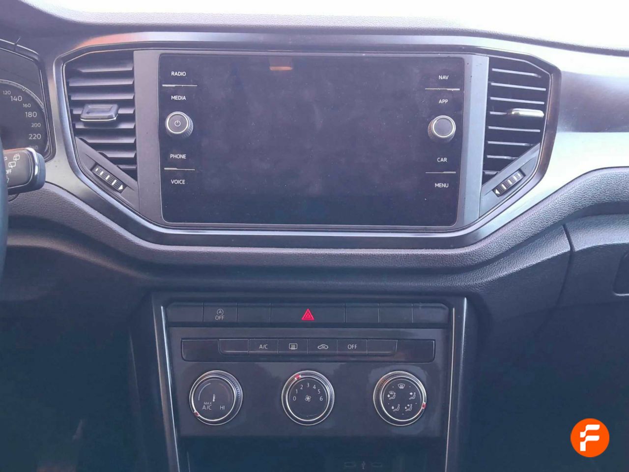 Foto Volkswagen T-Roc 15