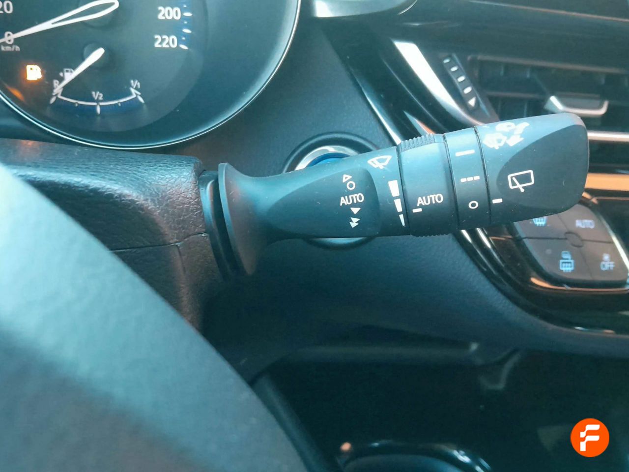 Foto Toyota C-HR 15
