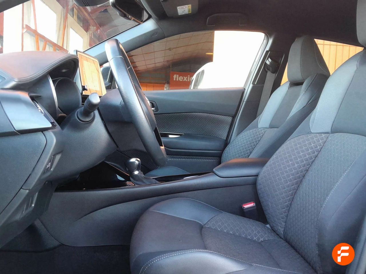 Foto Toyota C-HR 29