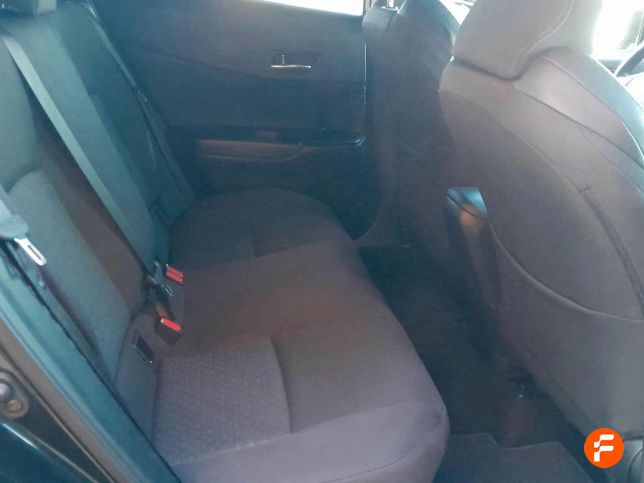 Foto Toyota C-HR 31