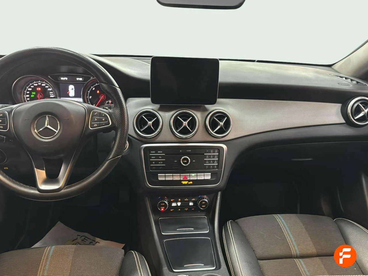 Foto Mercedes-Benz Clase CLA 14