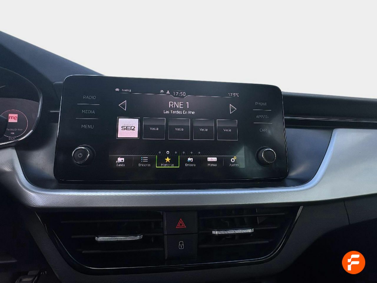 Foto Skoda Scala 12