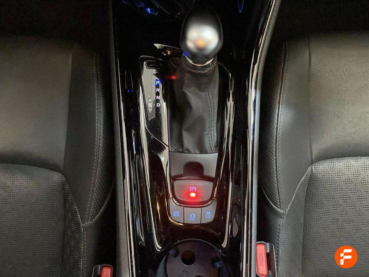 Foto Toyota C-HR 17