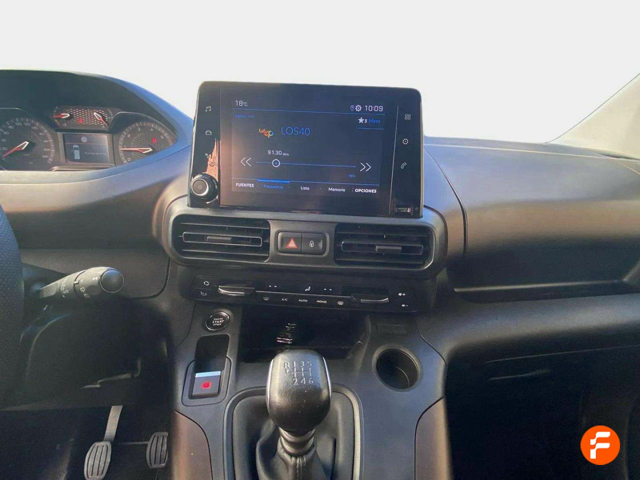 Foto Peugeot Rifter 9