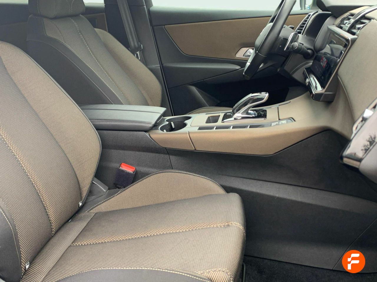 Foto DS Automobiles DS 7 11