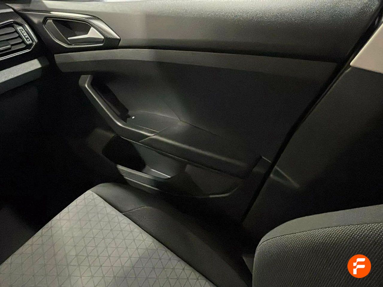 Foto Volkswagen T-Cross 12