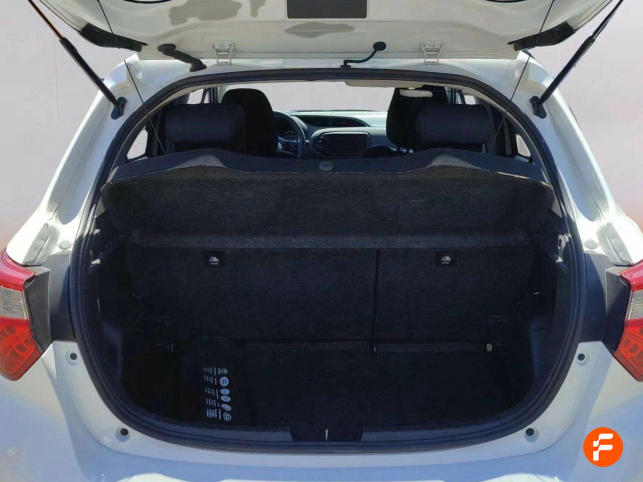 Foto Toyota Yaris 8
