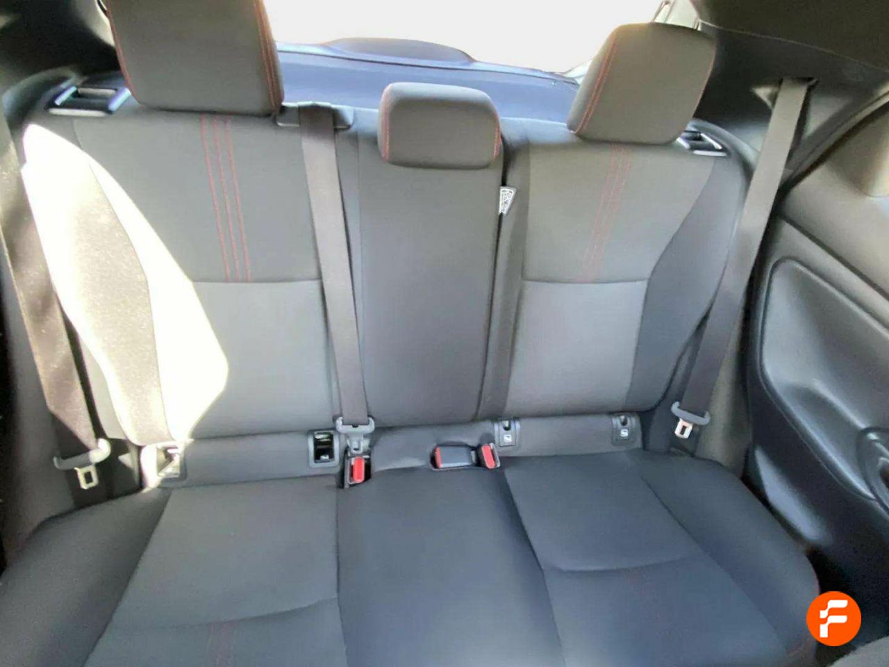 Foto Toyota Yaris 16