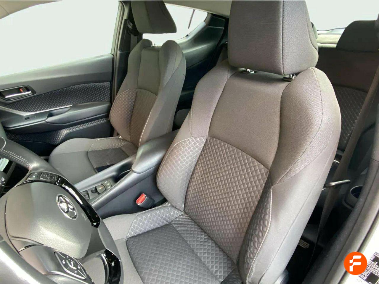 Foto Toyota C-HR 11