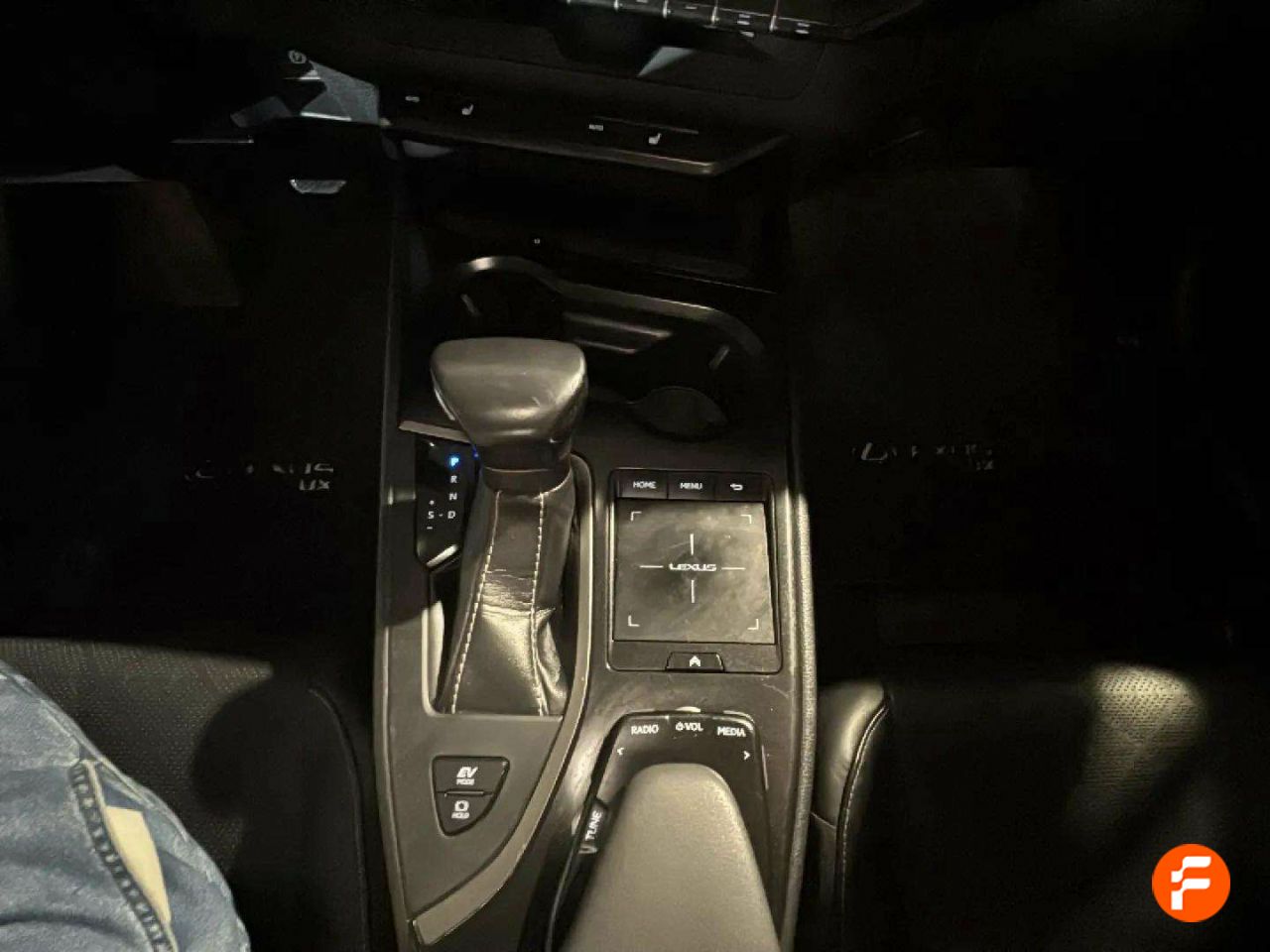 Foto Lexus UX 24