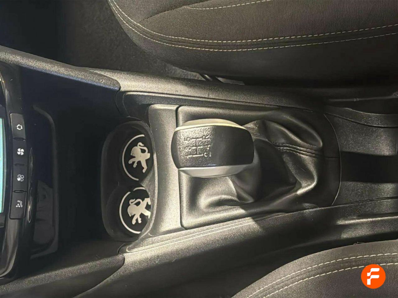 Foto Peugeot 208 28
