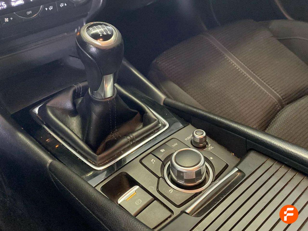 Foto Mazda Mazda3 24