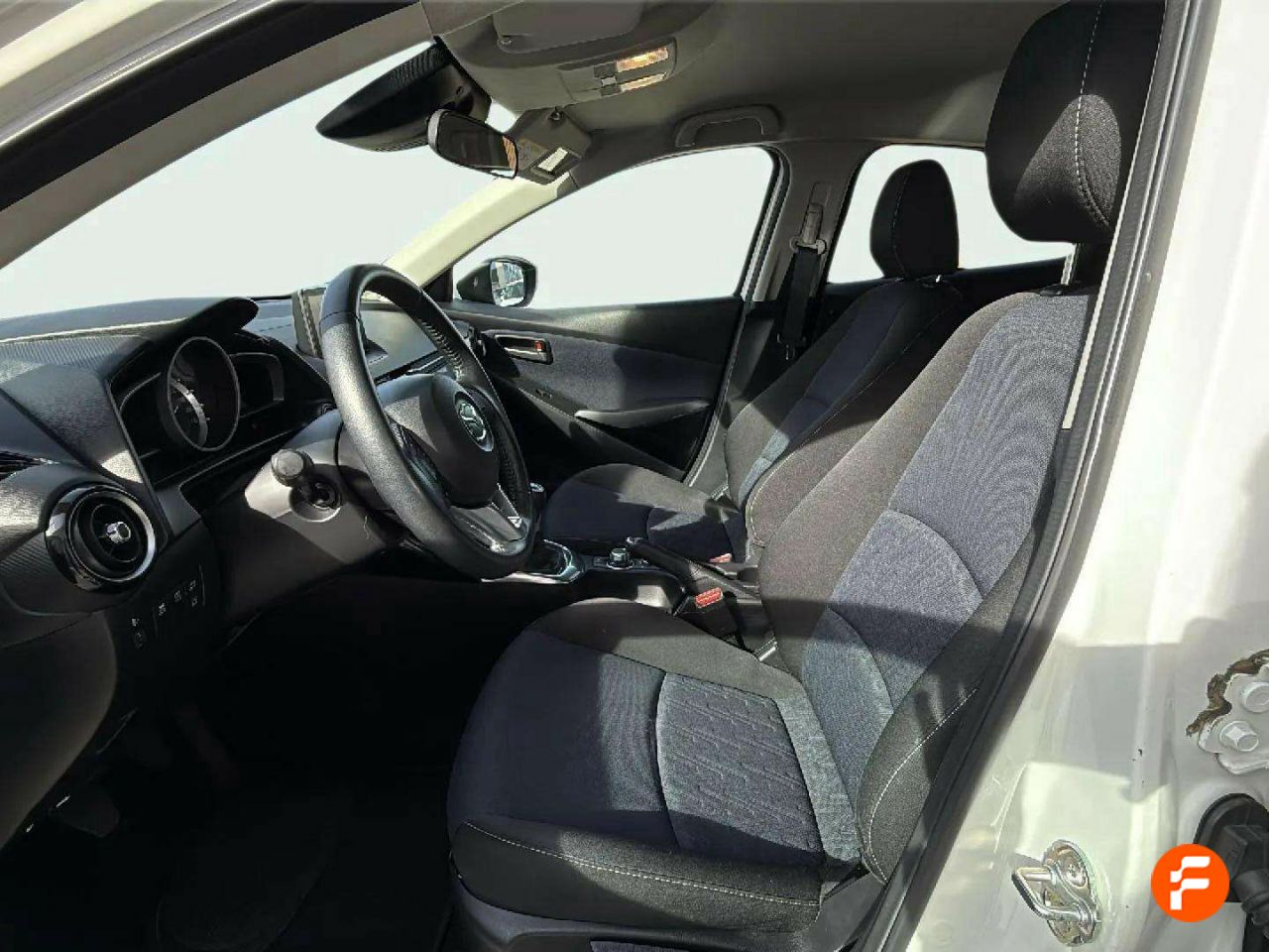 Foto Mazda Mazda2 13