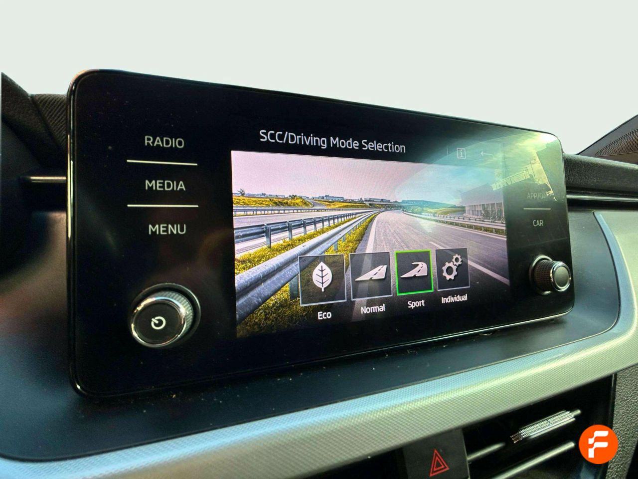 Foto Skoda Scala 26