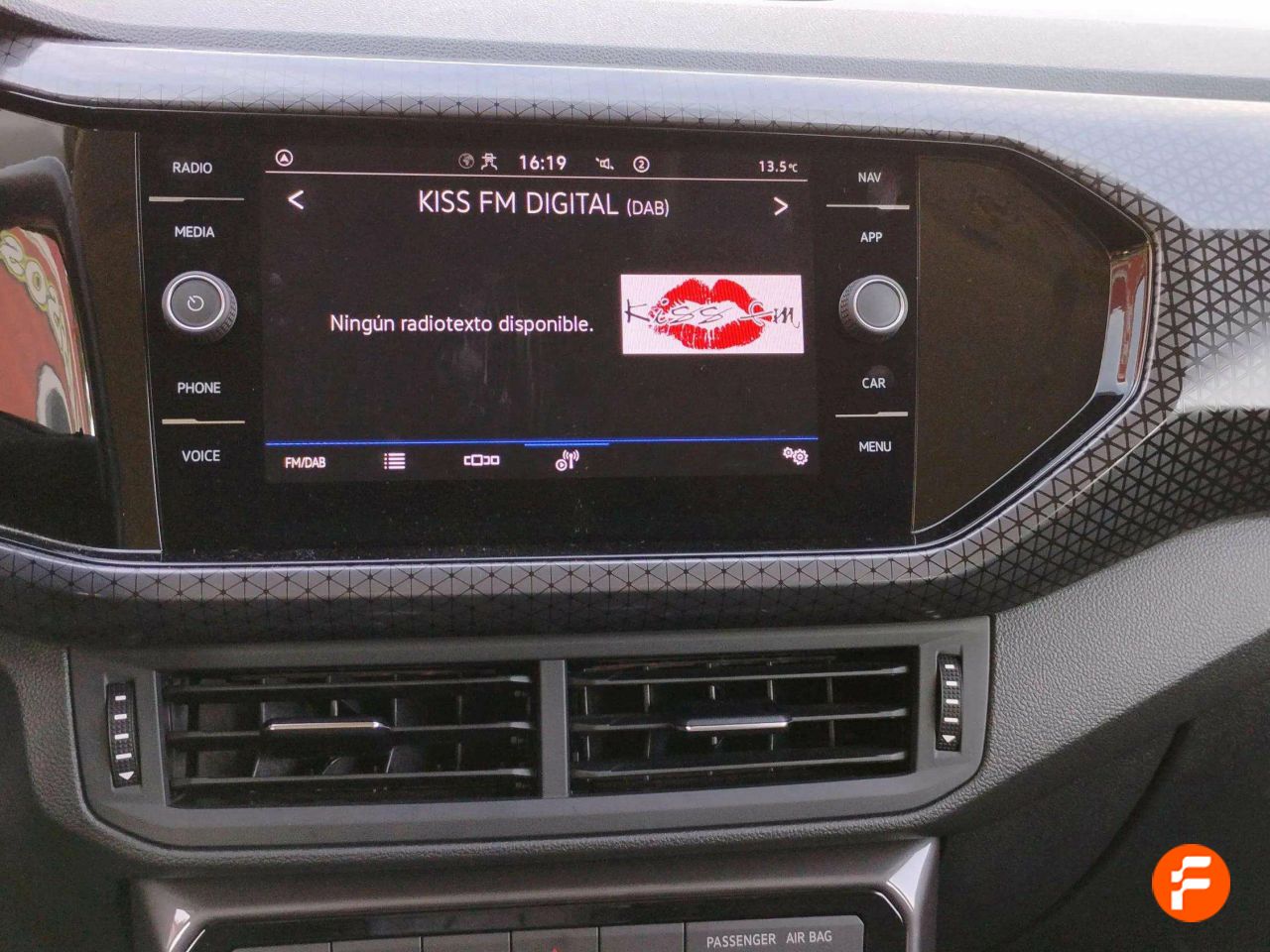 Foto Volkswagen T-Cross 16
