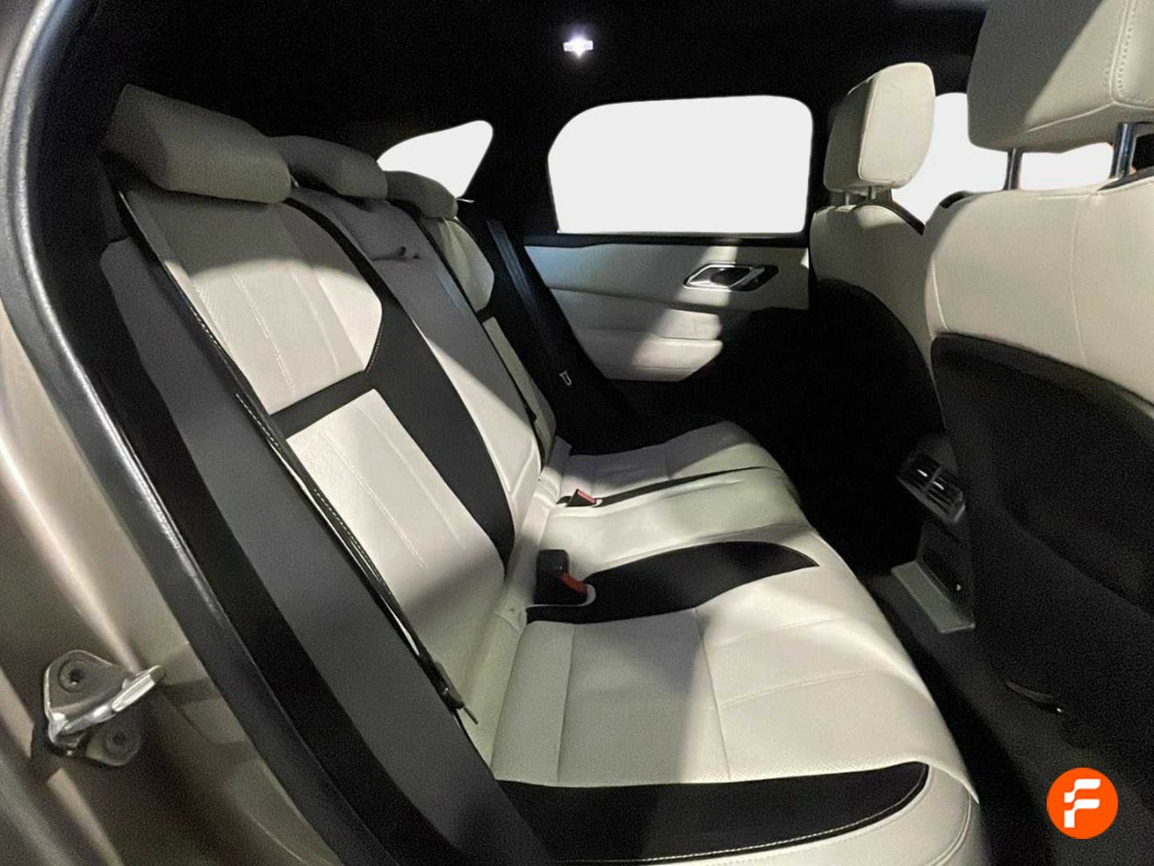 Foto Land-Rover Range Rover Velar 14