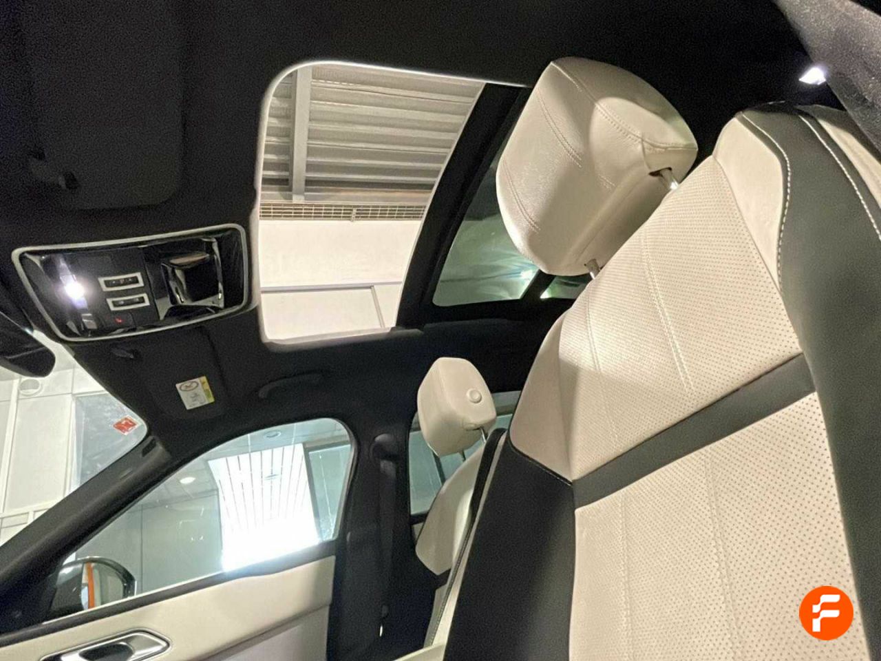 Foto Land-Rover Range Rover Velar 23