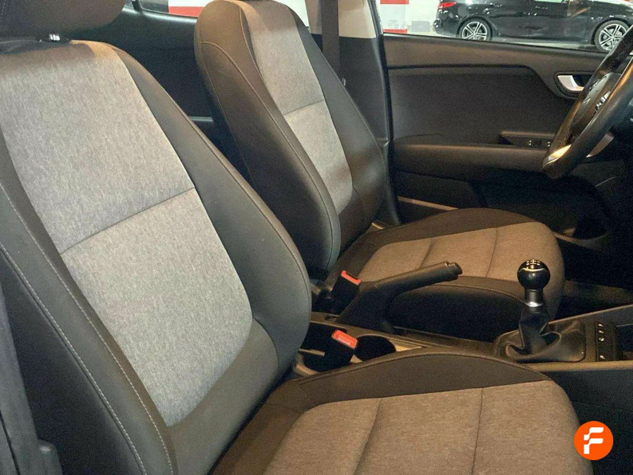 Foto Kia Stonic 21