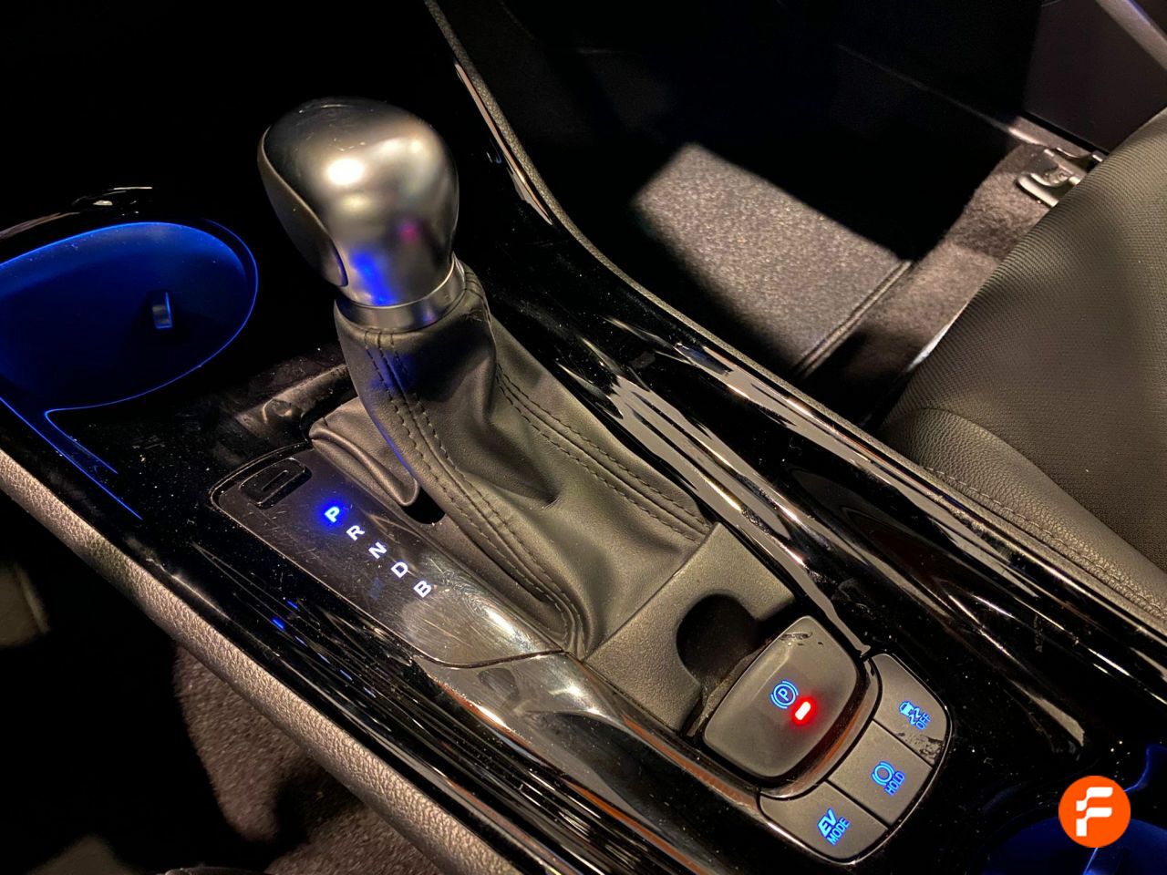 Foto Toyota C-HR 21