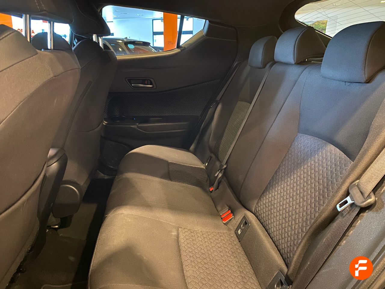 Foto Toyota C-HR 26