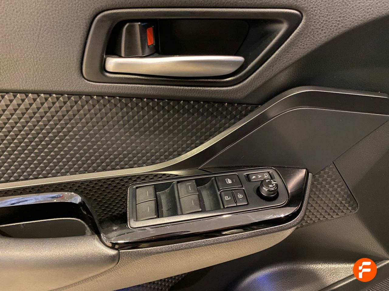 Foto Toyota C-HR 11
