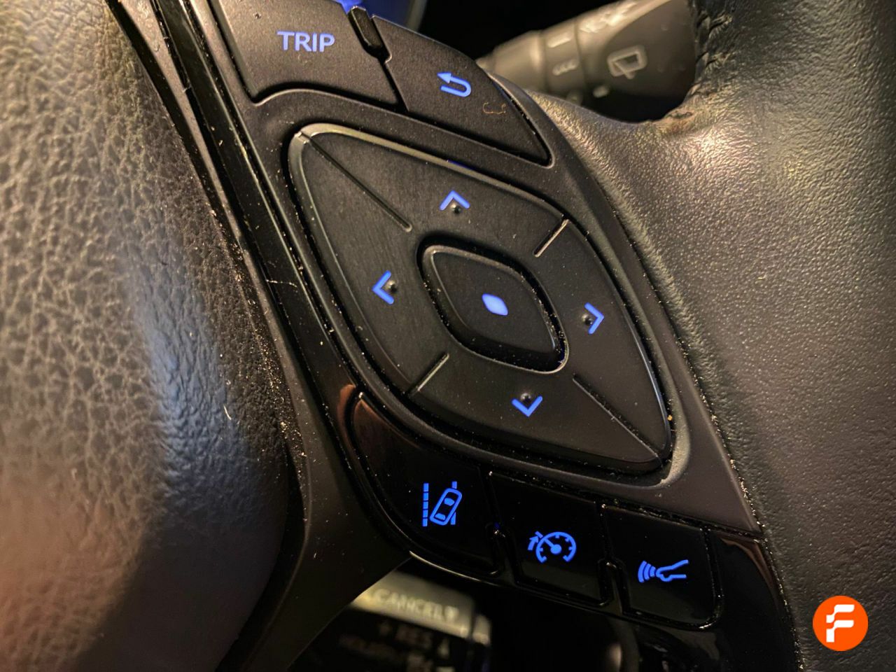 Foto Toyota C-HR 15