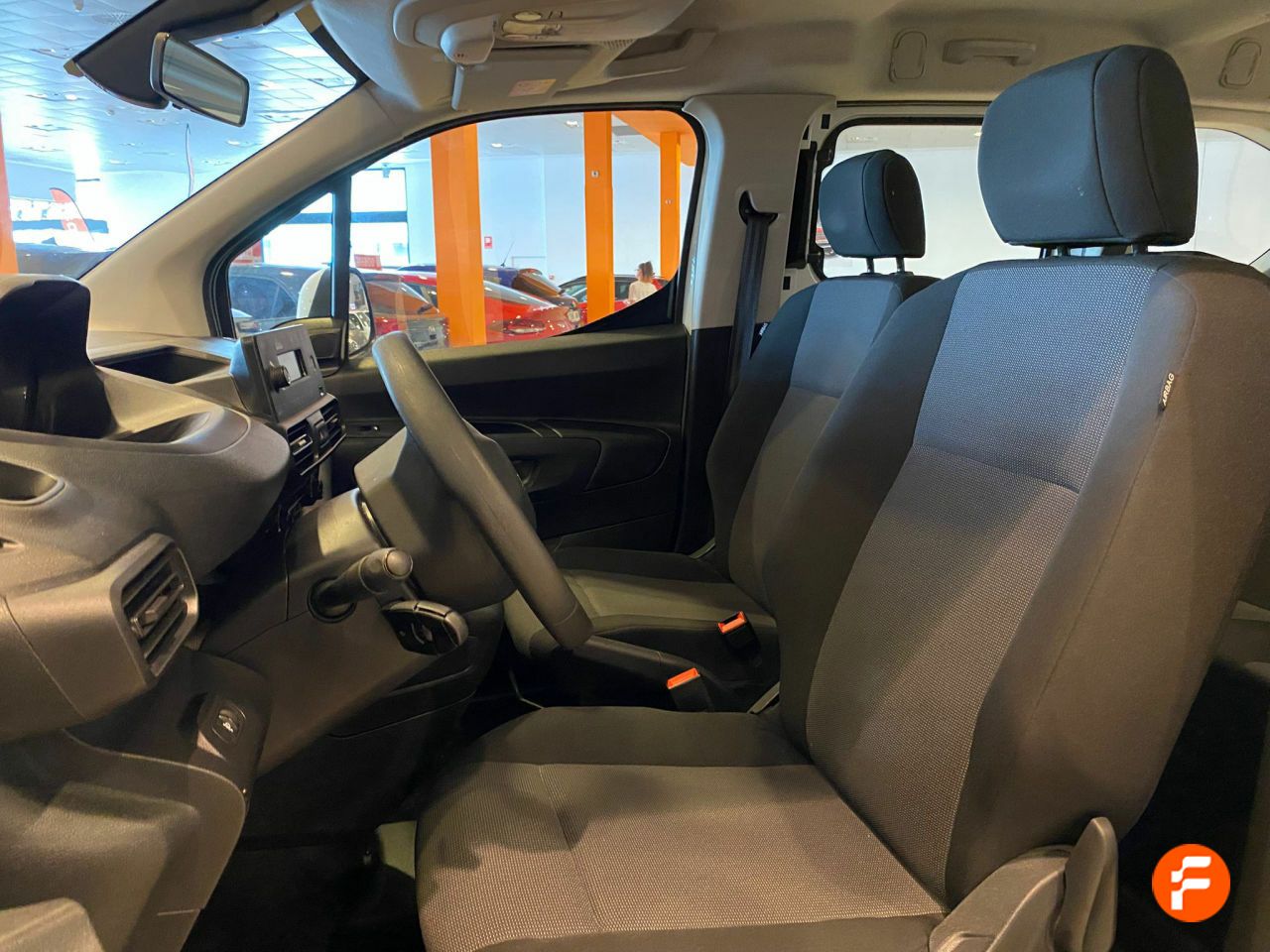 Foto Peugeot Rifter 11