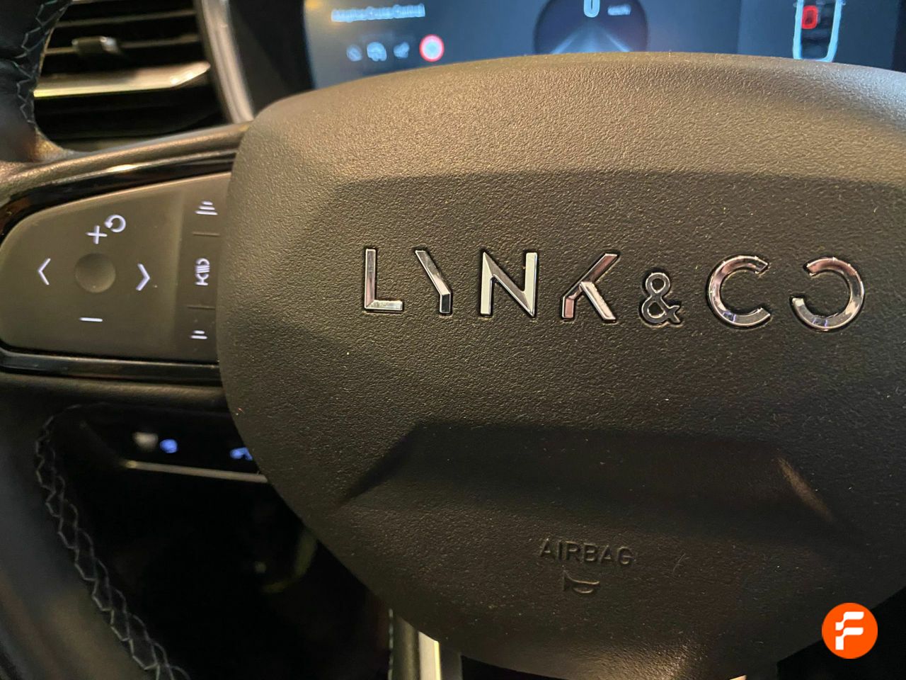 Foto LYNK&CO 01 13