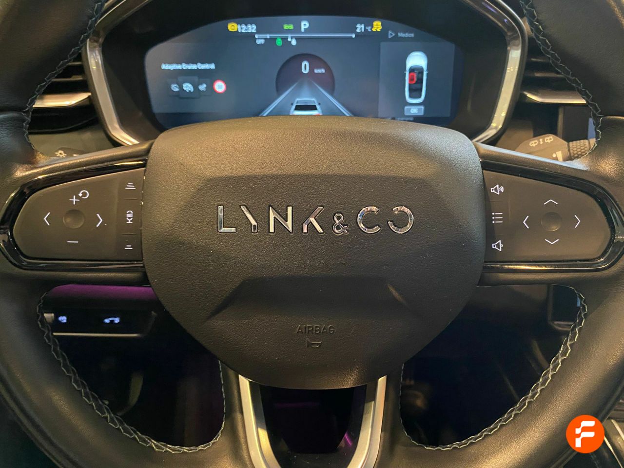 Foto LYNK&CO 01 14