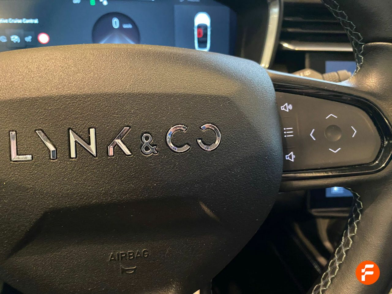 Foto LYNK&CO 01 15