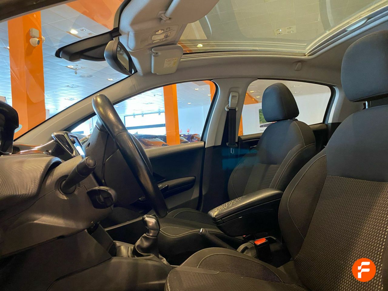 Foto Peugeot 208 11
