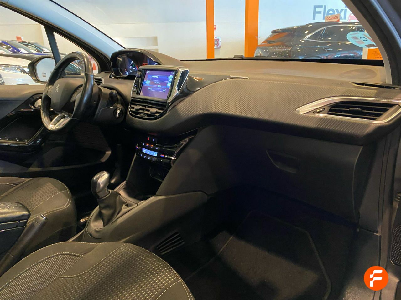 Foto Peugeot 208 23
