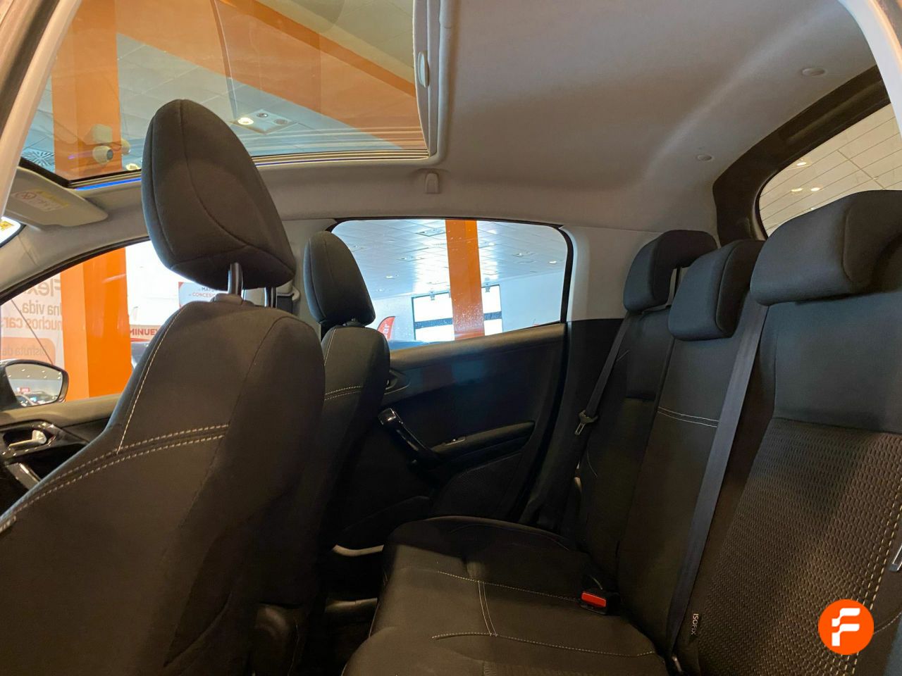 Foto Peugeot 208 24