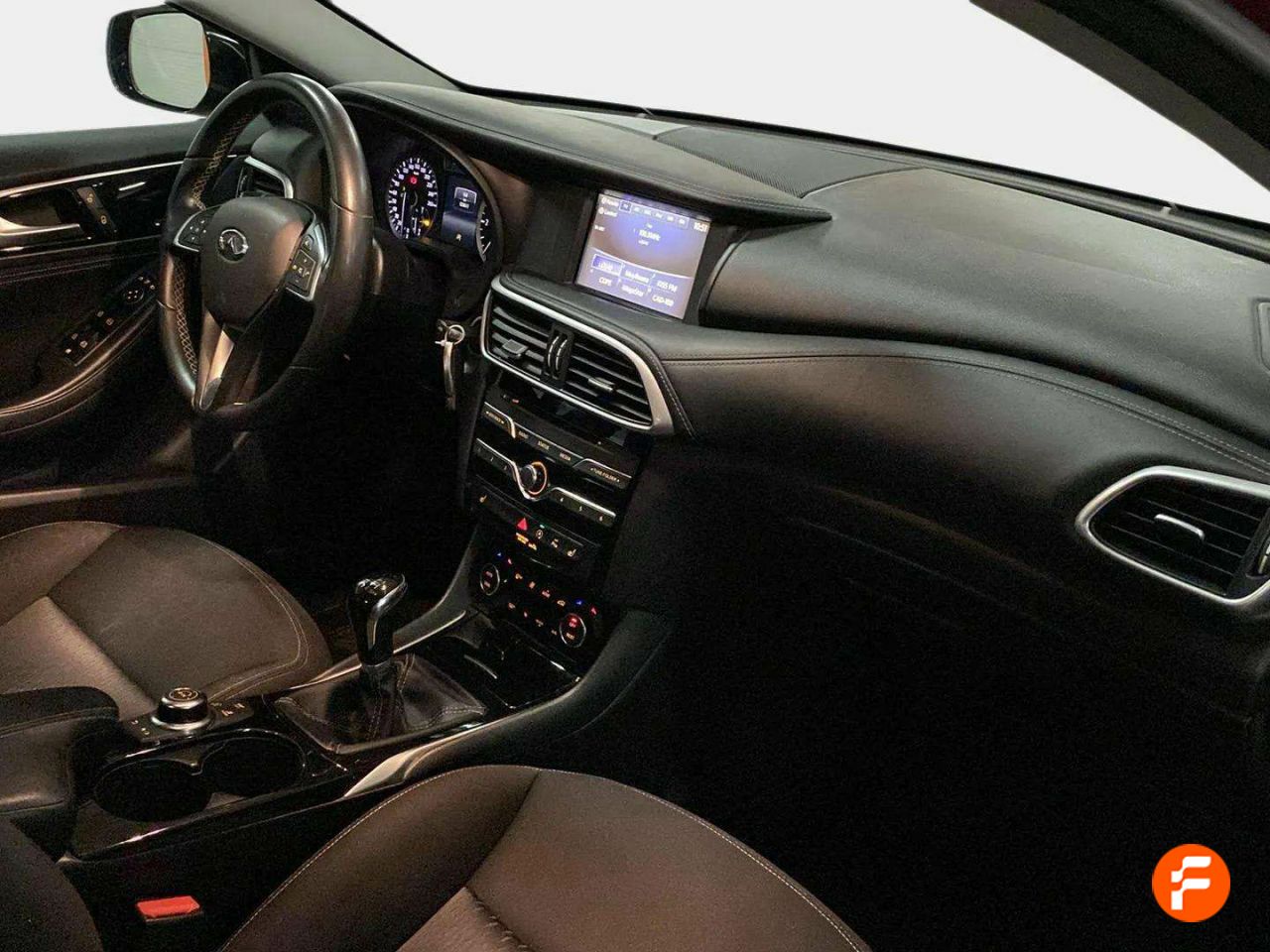 Foto Infiniti Q30 12