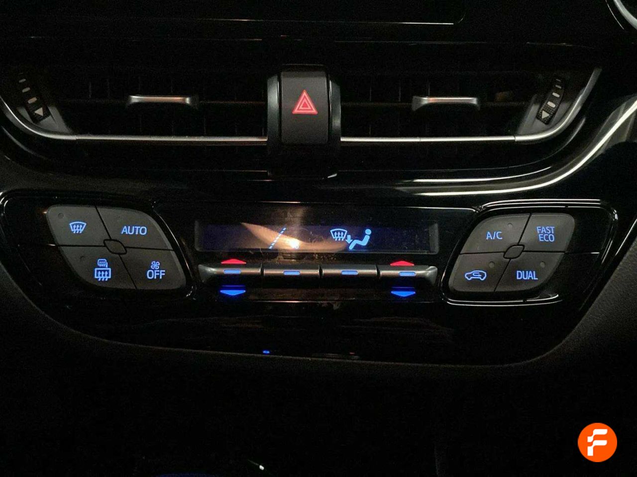 Foto Toyota C-HR 24
