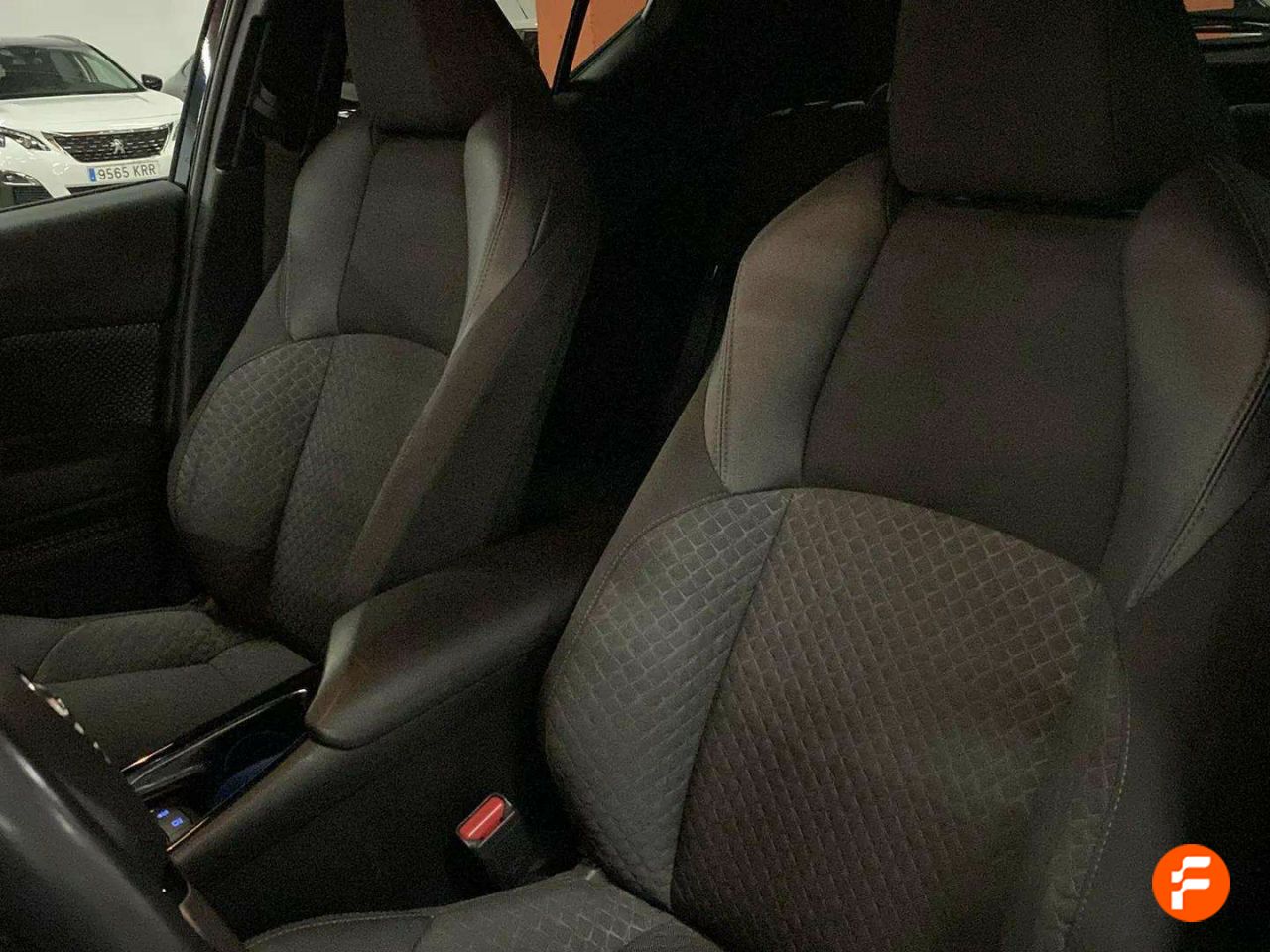Foto Toyota C-HR 29