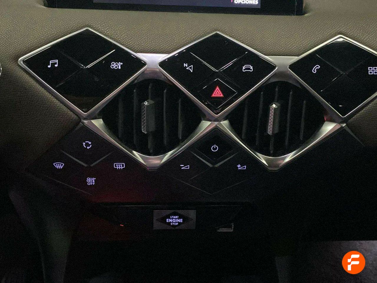 Foto DS Automobiles DS 3 25