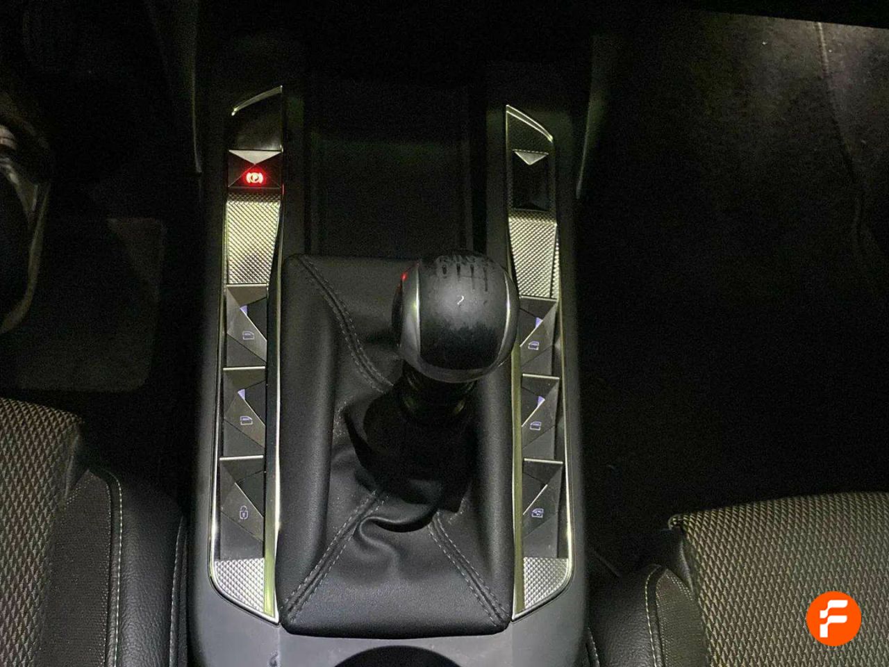 Foto DS Automobiles DS 3 26