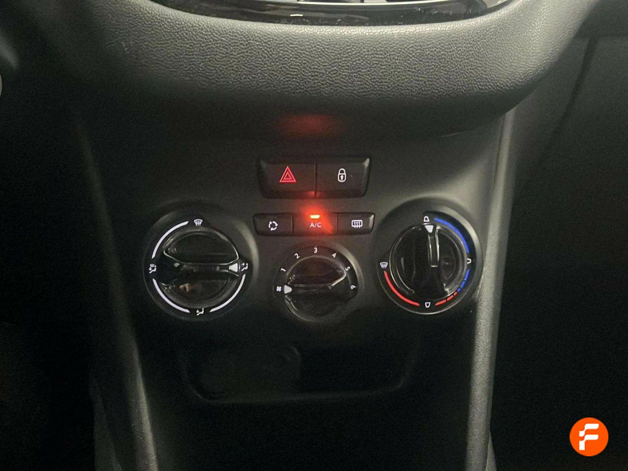 Foto Peugeot 208 17